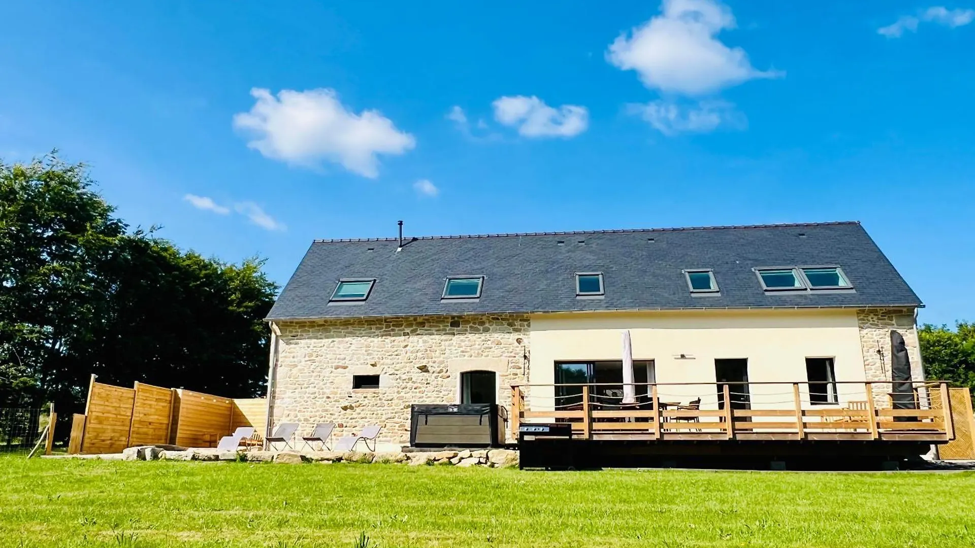 Вилла Le Domaine Du Hellen Ploneour-Lanvern
